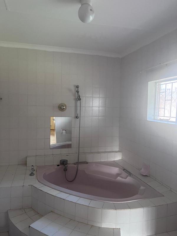 To Let 4 Bedroom Property for Rent in Riviera Park North West